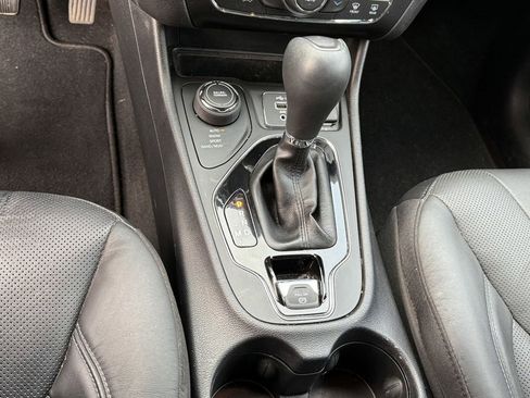 Used 2020 Jeep Cherokee Limited image 21