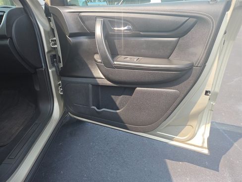 Used 2016 Chevrolet Traverse LT w/ Style and Technology Package FWD image 11