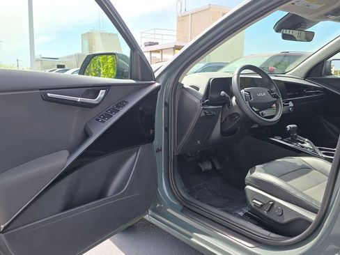 Used 2023 Kia Niro EX FWD image 20