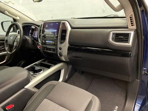 Used 2021 Nissan Titan SV w/ SV Convenience Package image 25