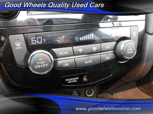 Used 2018 Nissan Rogue SL w/ Premium Package AWD/4WD image 19