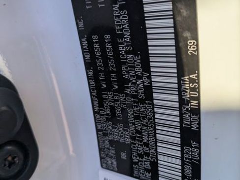 Used 2024 Toyota Highlander LE image 38