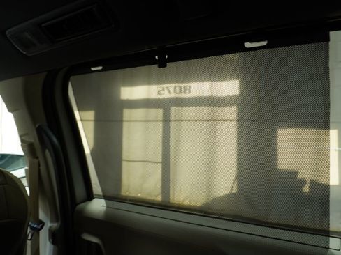 Used 2021 Toyota Sienna Limited image 30