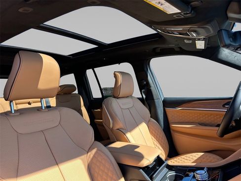New 2025 Jeep Grand Cherokee Summit image 20