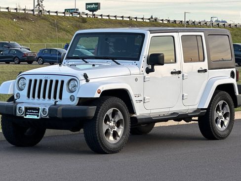 Used 2018 Jeep Wrangler Unlimited Sahara w/ Connectivity Group image 7
