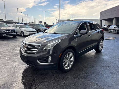 Used 2018 Cadillac XT5 Luxury w/ Driver Awareness Package FWD image 3