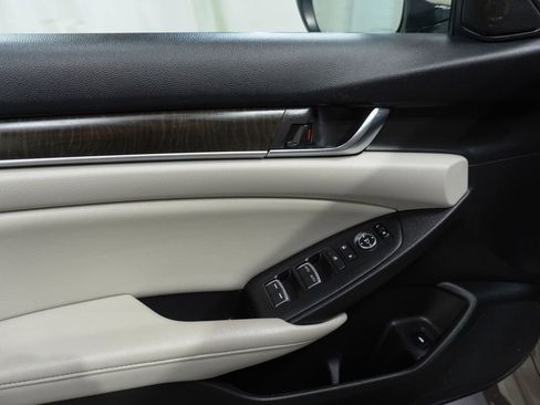 Used 2020 Honda Accord EX image 22