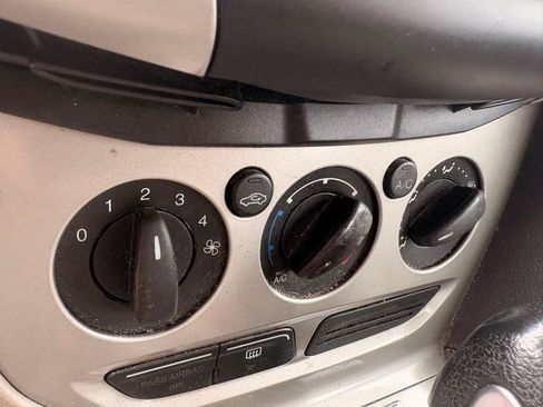 Used 2014 Ford Focus SE FWD image 9