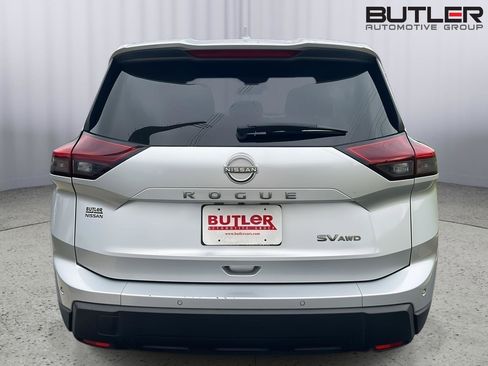 Used 2024 Nissan Rogue SV image 5