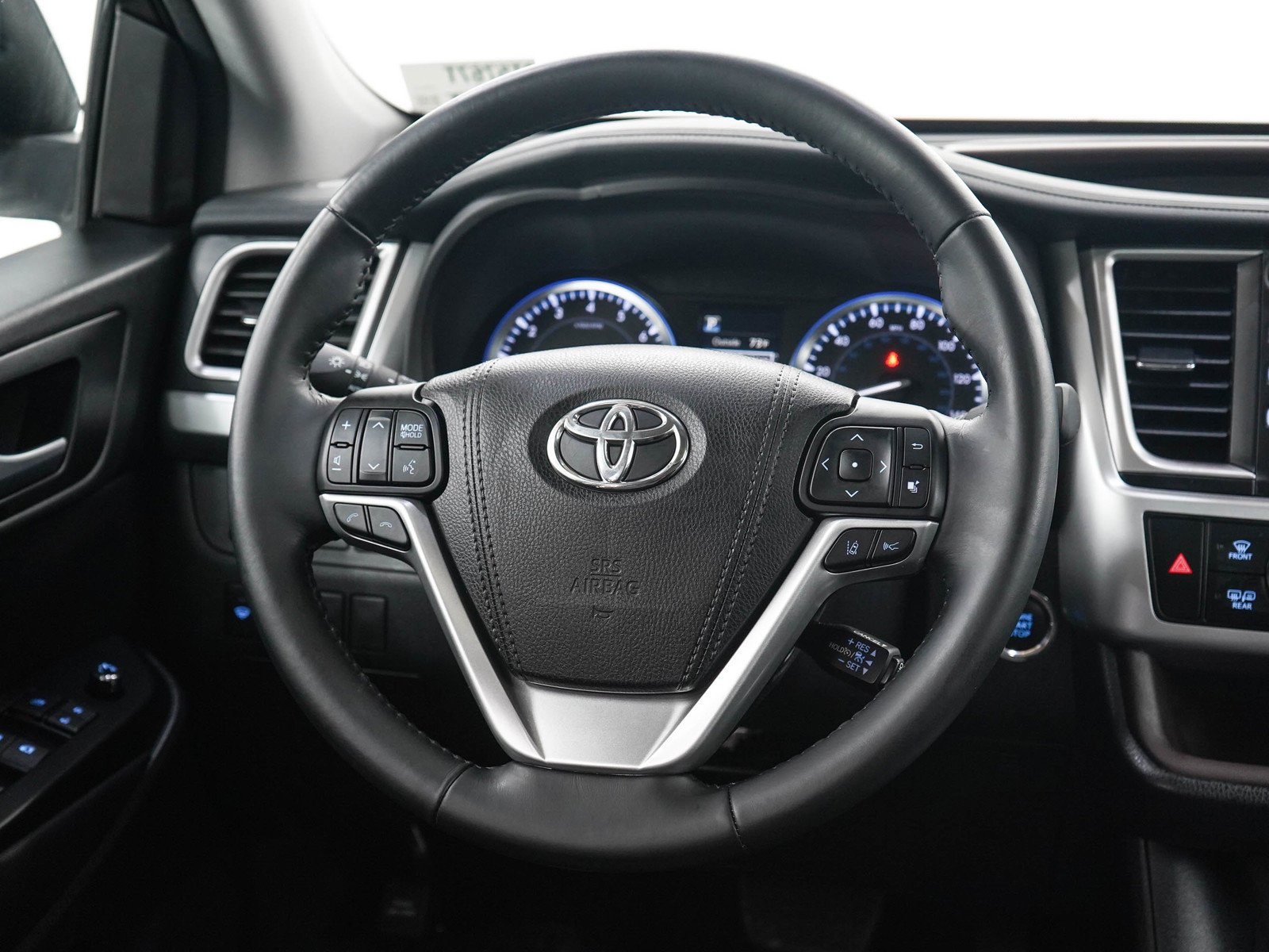 Used 2017 Toyota Highlander XLE AWD/4WD image 18