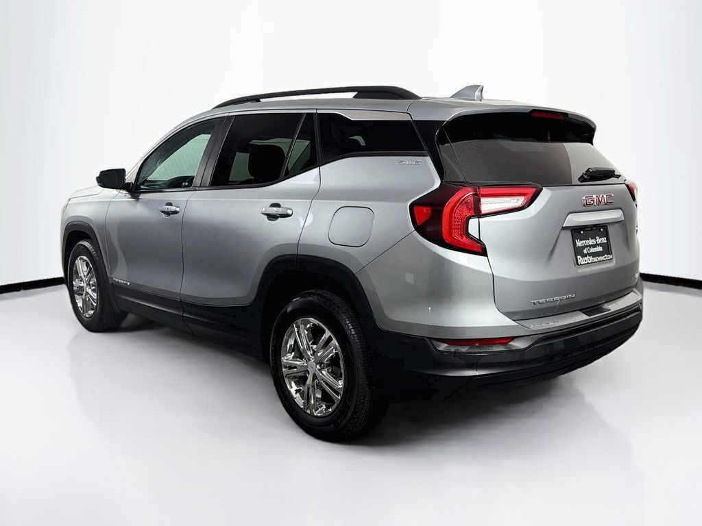 Used 2023 GMC Terrain SLE w/ Driver Convenience Package FWD image 5