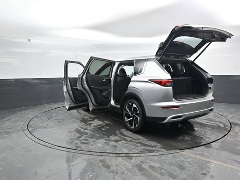 Used 2024 Mitsubishi Outlander SE image 54