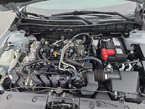 Used 2024 Nissan Altima 2.5 SV FWD image 13