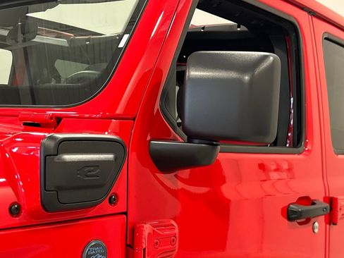 Used 2025 Jeep Wrangler Unlimited Sahara w/ Safety Group AWD/4WD image 12