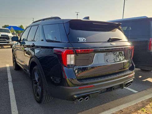 Used 2025 Ford Explorer ST RWD image 2