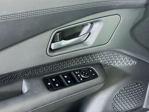 Used 2023 Nissan Ariya FWD image 15