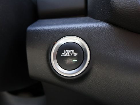 Used 2024 GMC Terrain SLE image 31