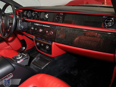 Used 2017 Rolls-Royce Phantom Drophead Coupe RWD image 27