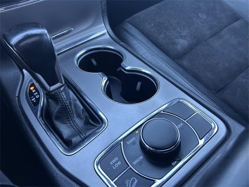 Used 2022 Jeep Grand Cherokee Laredo X image 34