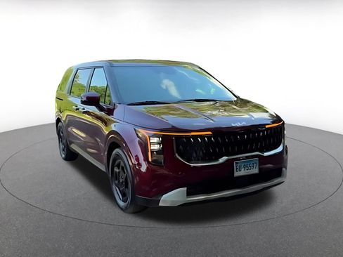 Used 2026 Kia Carnival FWD image 3