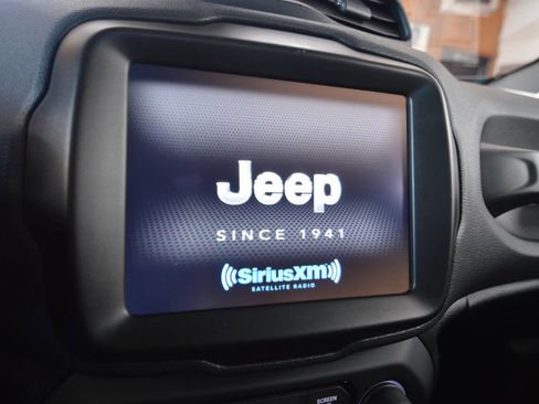 Used 2023 Jeep Renegade Latitude AWD/4WD image 35