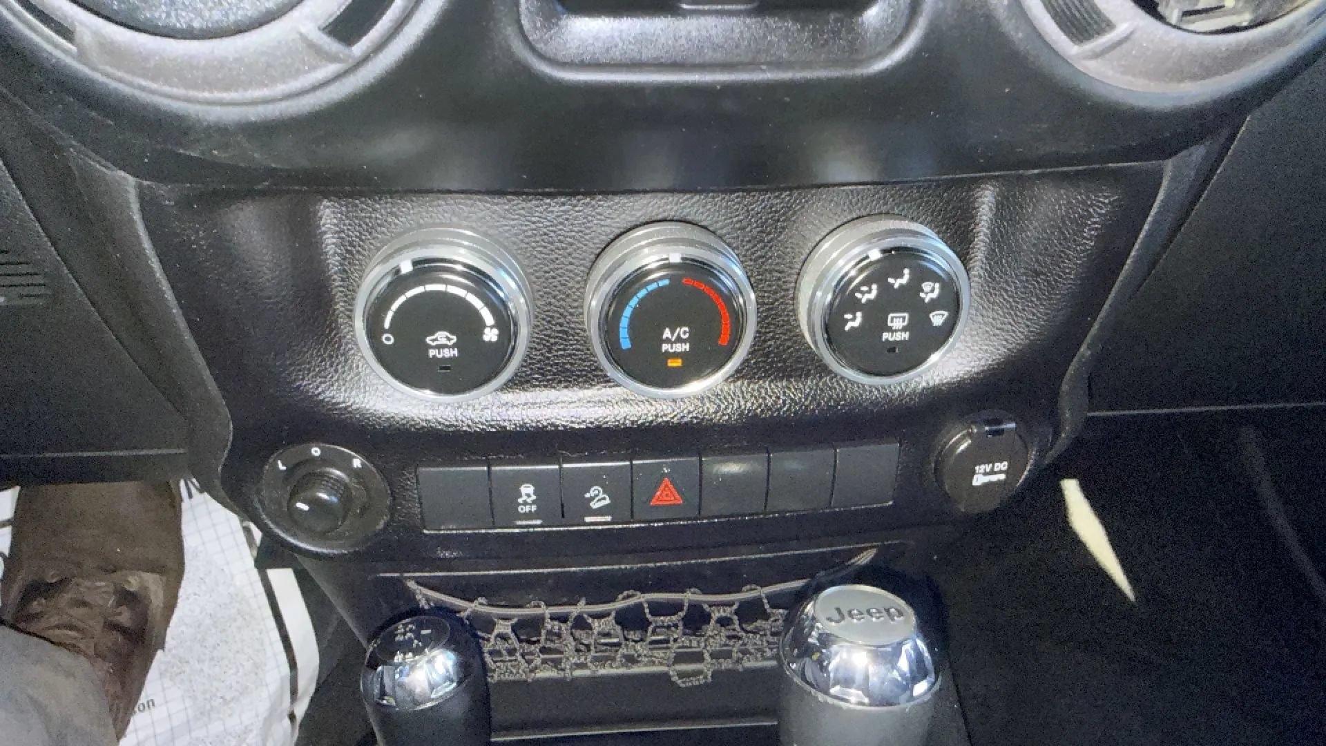 Used 2013 Jeep Wrangler Unlimited Sport AWD/4WD image 17
