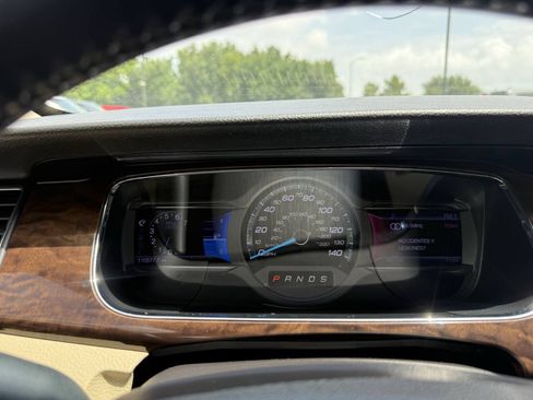 Used 2013 Ford Taurus Limited FWD image 32