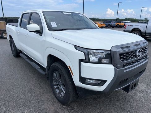 Used 2025 Nissan Frontier SV w/ SV Convenience Package AWD/4WD image 3