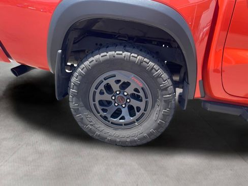 Used 2025 Nissan Frontier PRO-4X AWD/4WD image 25