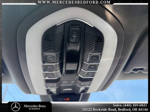 Used 2020 Porsche Macan AWD/4WD image 17