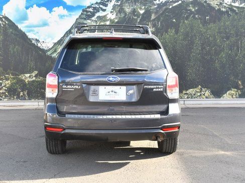 Used 2017 Subaru Forester 2.5i Premium w/ All-Weather Package image 10