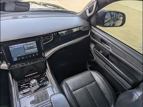 Used 2022 Jeep Wagoneer Series III w/ Premium Group I AWD/4WD image 29