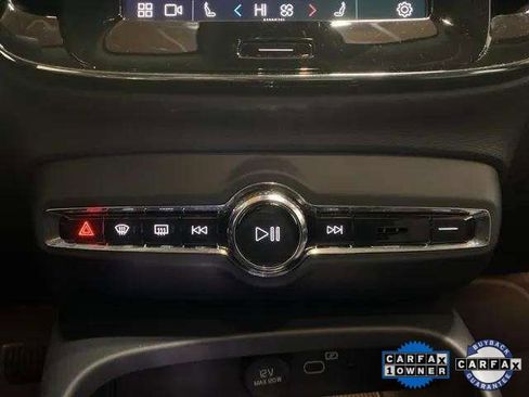 Used 2025 Volvo XC40 B5 Plus image 55