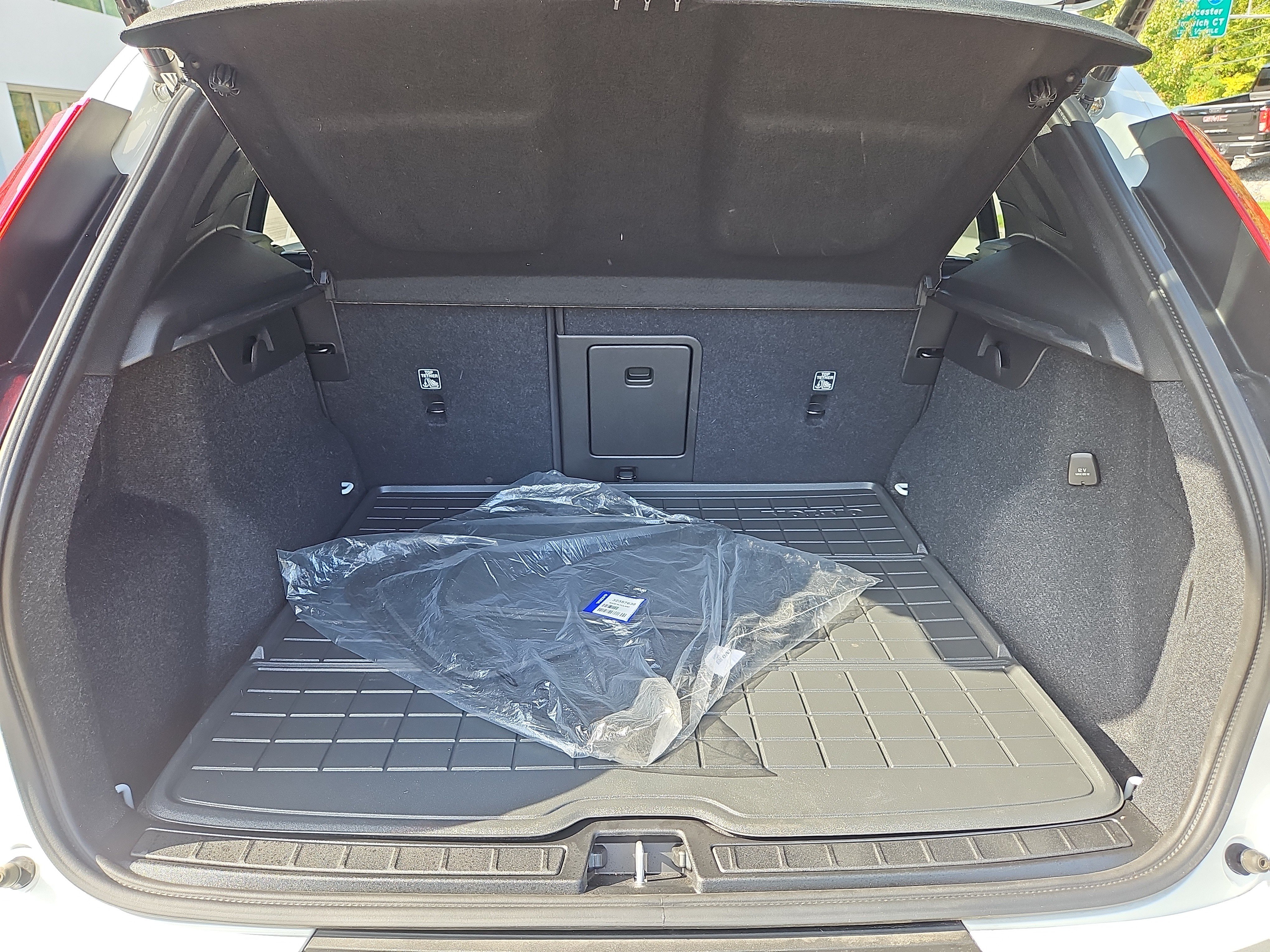 Used 2026 Volvo XC40 B5 Plus w/ Protection Package Premier AWD/4WD image 34