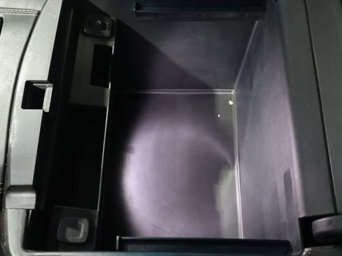 Used 2018 Chevrolet Suburban Premier image 34