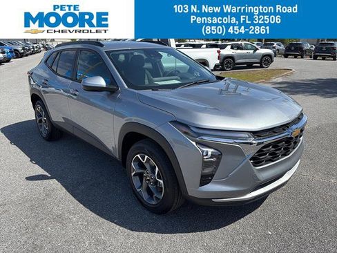 New 2026 Chevrolet Trax LT w/ Driver Confidence Package FWD image 1