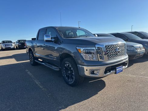 Used 2019 Nissan Titan SL w/ Off-Road Package image 2