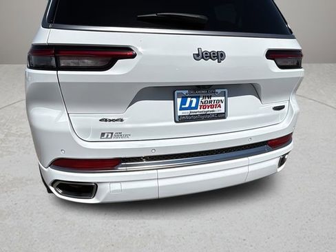 Used 2023 Jeep Grand Cherokee L Summit w/ Luxury Tech Group V AWD/4WD image 12