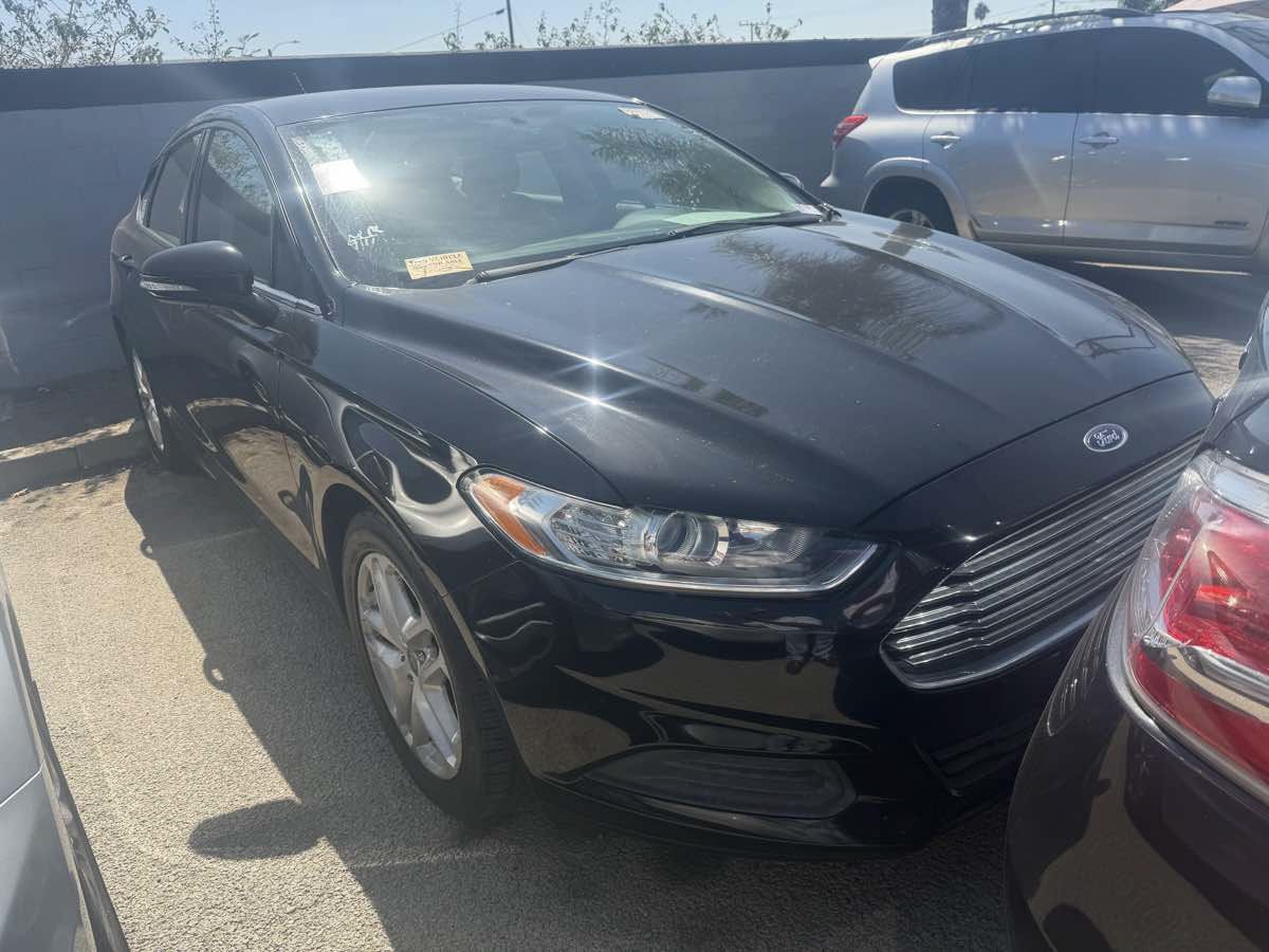 Used 2016 Ford Fusion SE FWD image 5