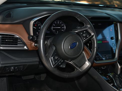 Used 2022 Subaru Outback Touring w/ Popular Package #2 image 9