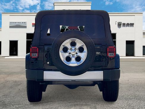 Used 2015 Jeep Wrangler Unlimited Sahara image 4