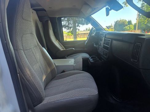 Used 2019 Chevrolet Express 2500 Extended w/ Driver Convenience Package RWD image 18