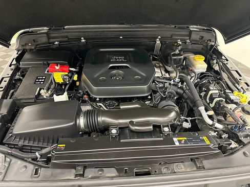 Used 2021 Jeep Wrangler Sport S image 34