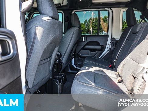 Used 2025 Jeep Wrangler Unlimited Sahara AWD/4WD image 19