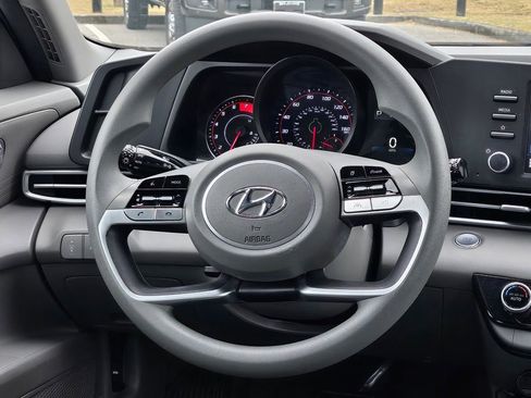 Used 2023 Hyundai Elantra SEL image 10