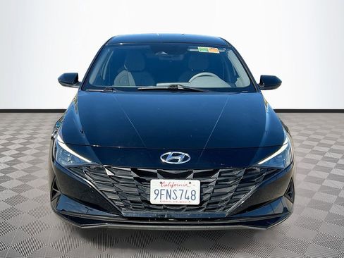 Used 2023 Hyundai Elantra SE image 2