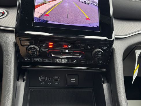 New 2025 Jeep Grand Cherokee Altitude image 5