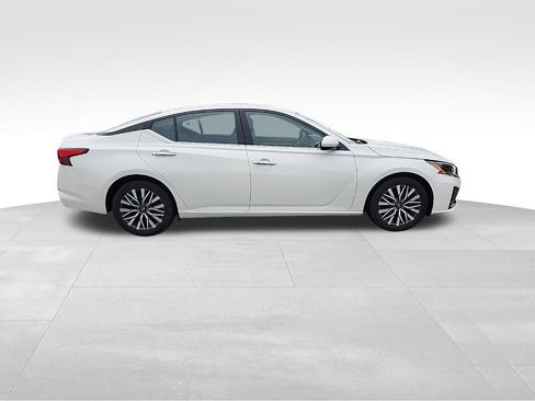 Used 2023 Nissan Altima 2.5 SV FWD image 13