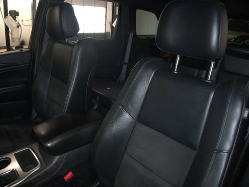 Used 2018 Jeep Grand Cherokee Altitude AWD/4WD image 32