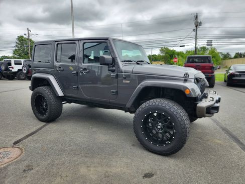 Used 2016 Jeep Wrangler Unlimited Sahara image 18